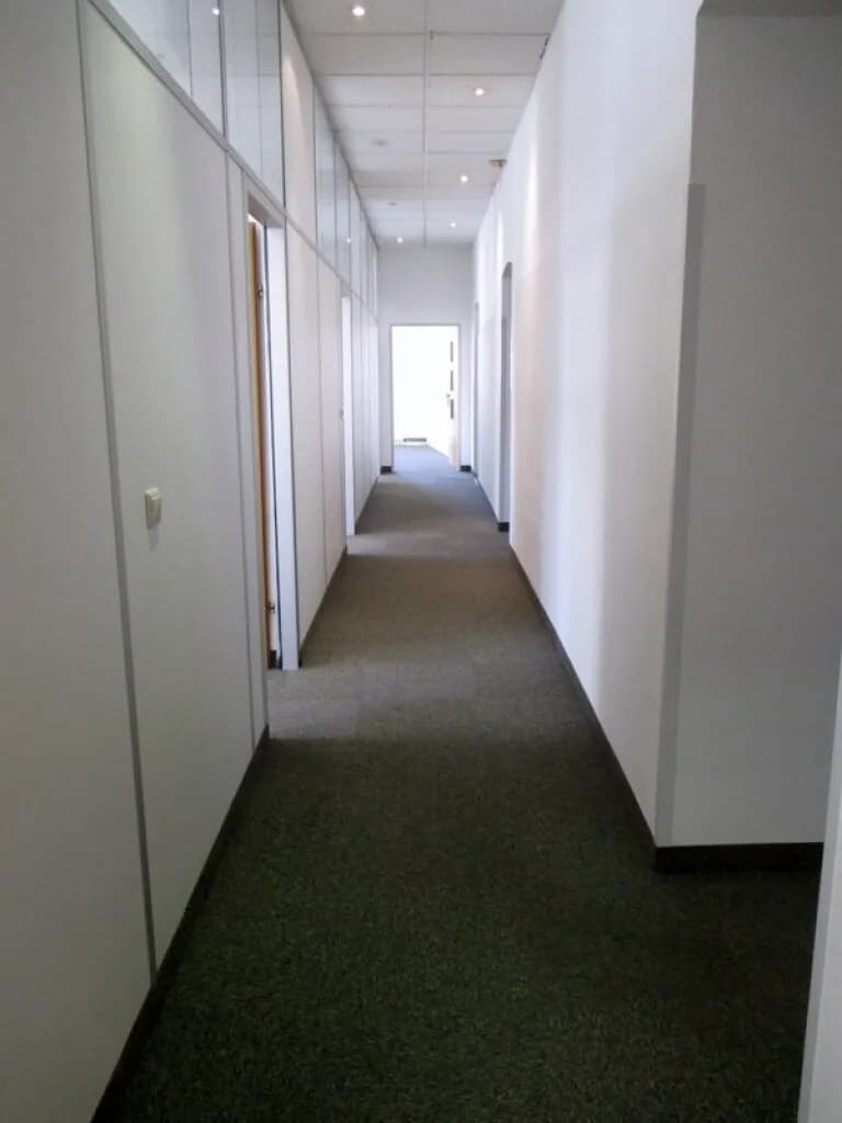 9-Zimmer-Gewerbeimmobilie mieten in Wien – 252 m², € 2.083 – Bild 4 von 10