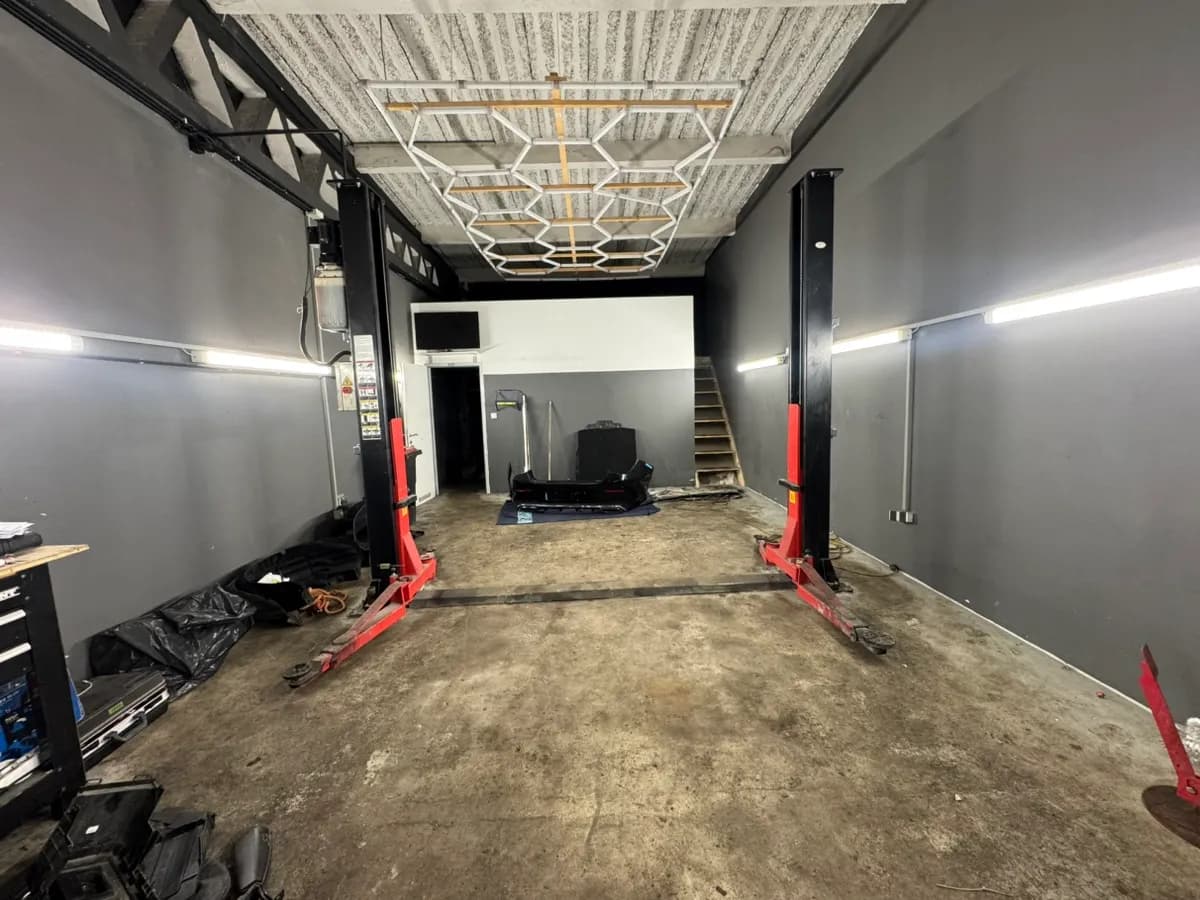 Gewerbeimmobilie mieten in Baden – 100 m², € 900