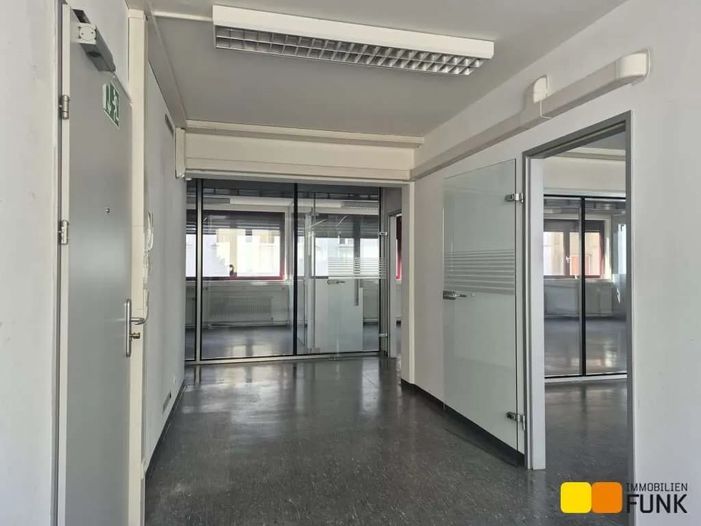 5-Zimmer-Gewerbeimmobilie mieten in Wien – 220 m², € 2.850 – Bild 2 von 14