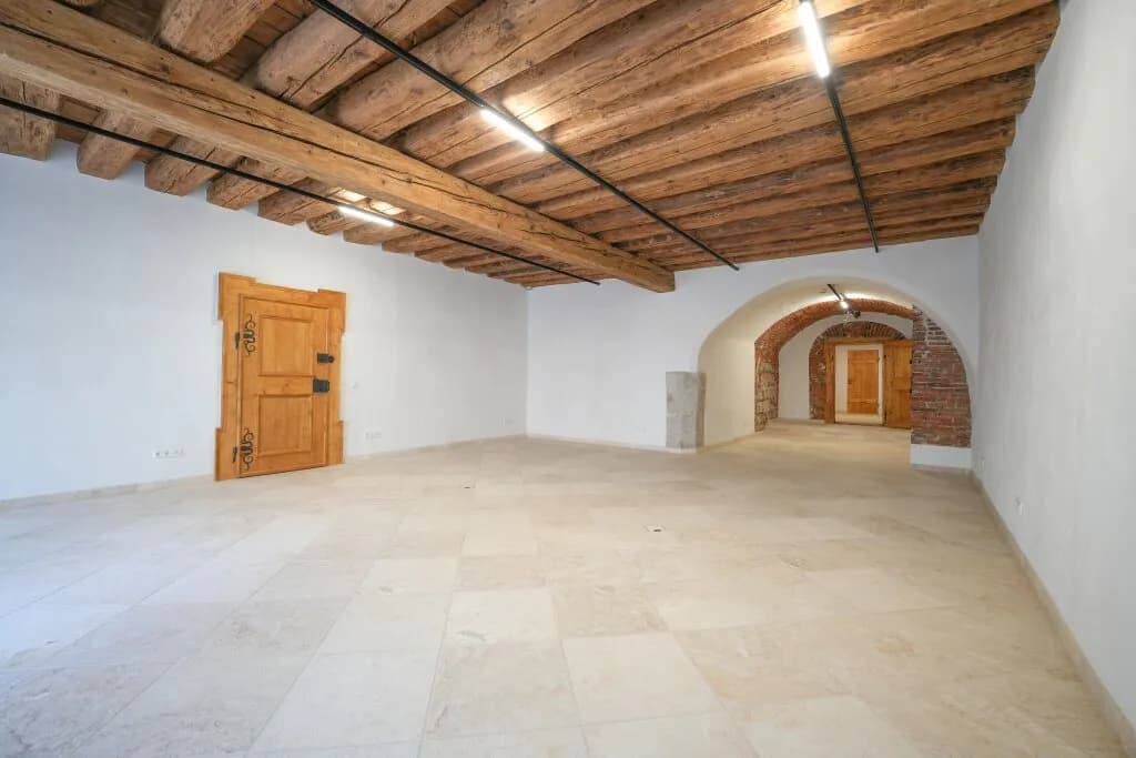 2-Zimmer-Gewerbeimmobilie mieten in Wels – 108 m², € 1.537