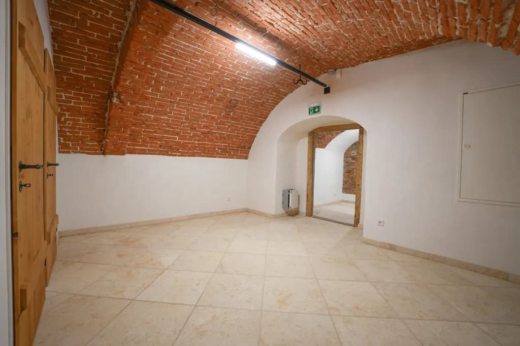 2-Zimmer-Gewerbeimmobilie mieten in Wels – 108 m², € 1.537 – Bild 10 von 20