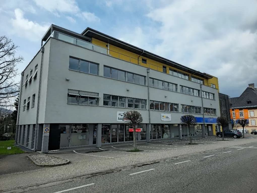 11-Zimmer-Gewerbeimmobilie mieten in Gmunden – 318 m², € 4.458 – Bild 2 von 4
