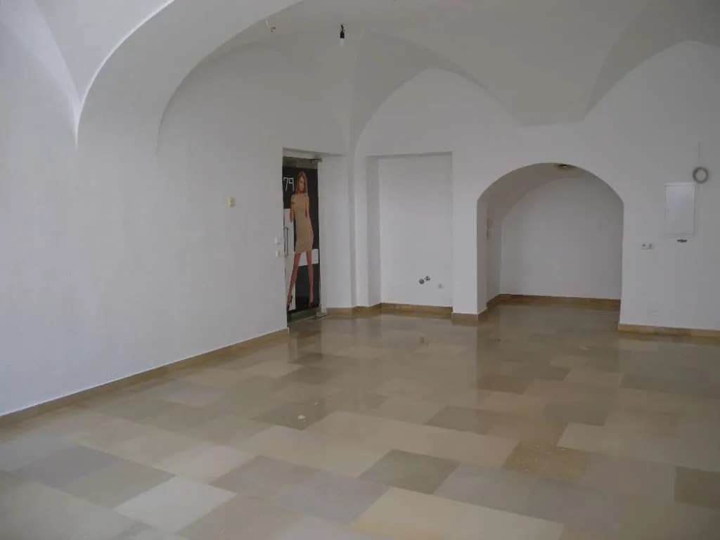 1-Zimmer-Gewerbeimmobilie mieten in Steyr – 46 m², € 690 – Bild 3 von 6