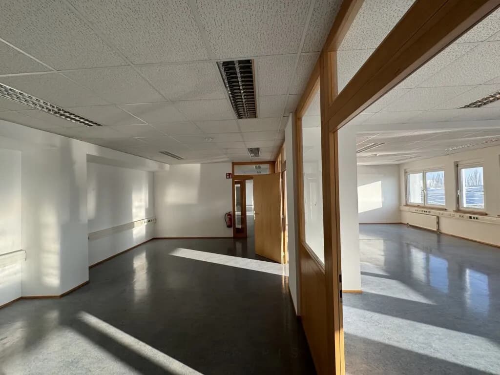 4-Zimmer-Gewerbeimmobilie mieten in Mödling – 200 m², € 2.495