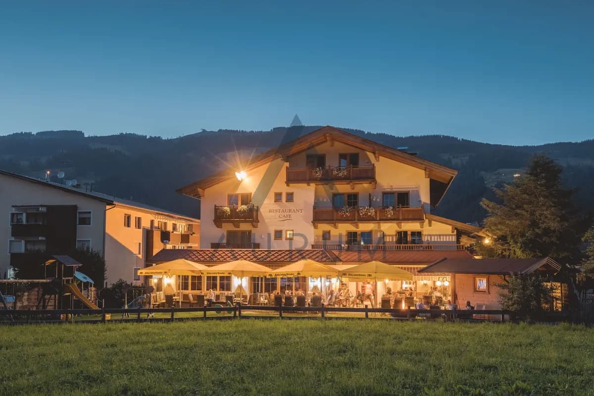 24-Zimmer-Gewerbeimmobilie kaufen in Kitzbühel – 1 021 m², € 3.390.000 – Bild 1 von 8