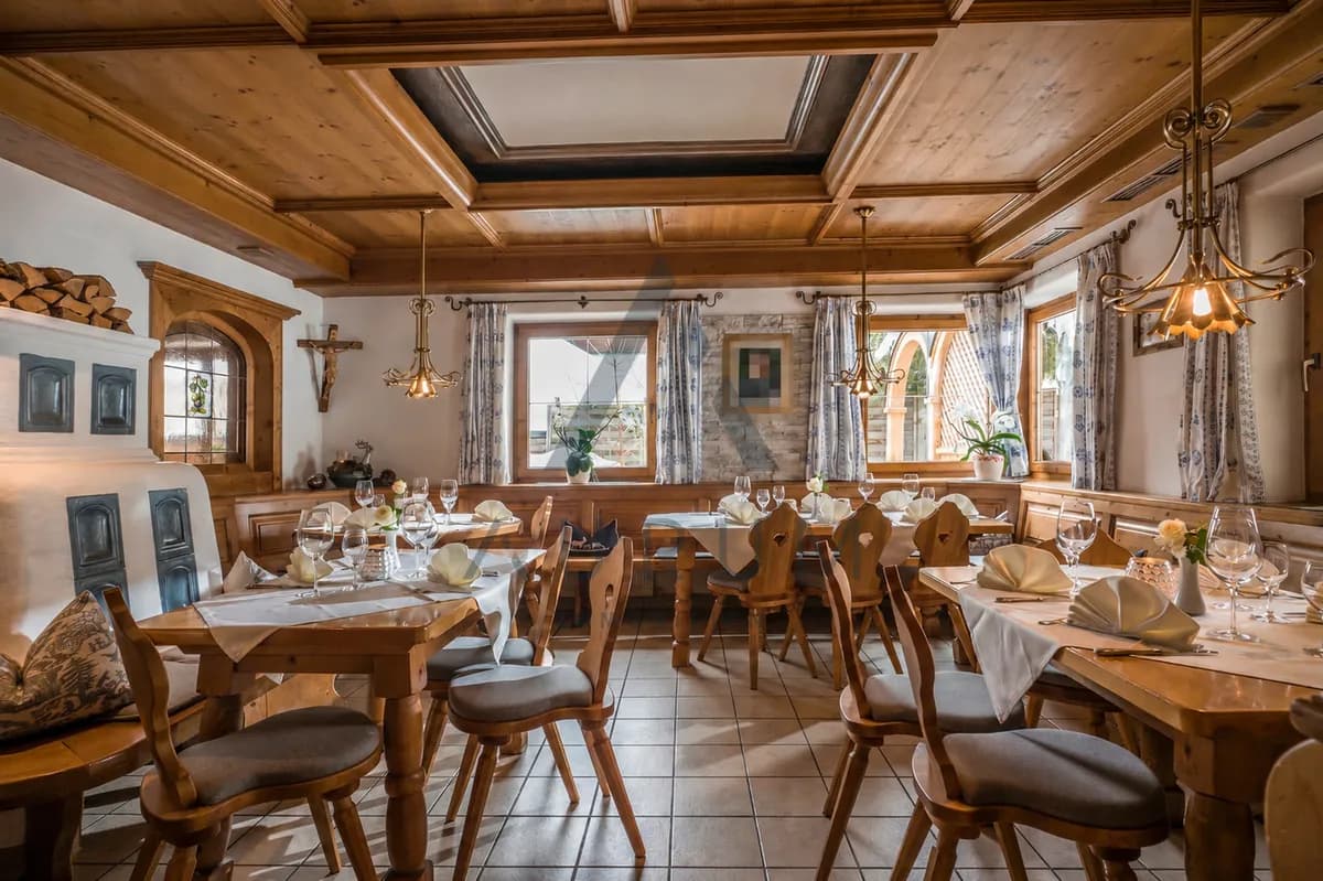 24-Zimmer-Gewerbeimmobilie kaufen in Kitzbühel – 1 021 m², € 3.390.000 – Bild 2 von 8