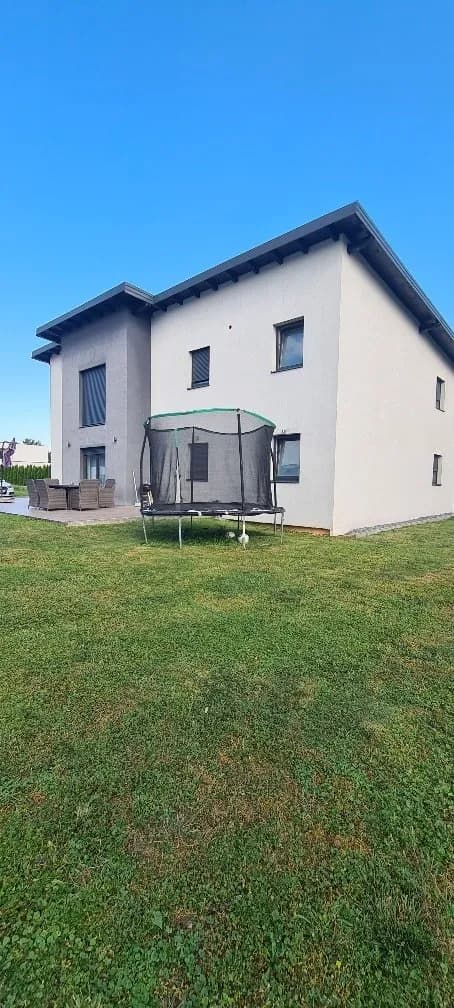 10-Zimmer-Gewerbeimmobilie kaufen in Braunau am Inn – 243 m², € 660.000 – Bild 2 von 11