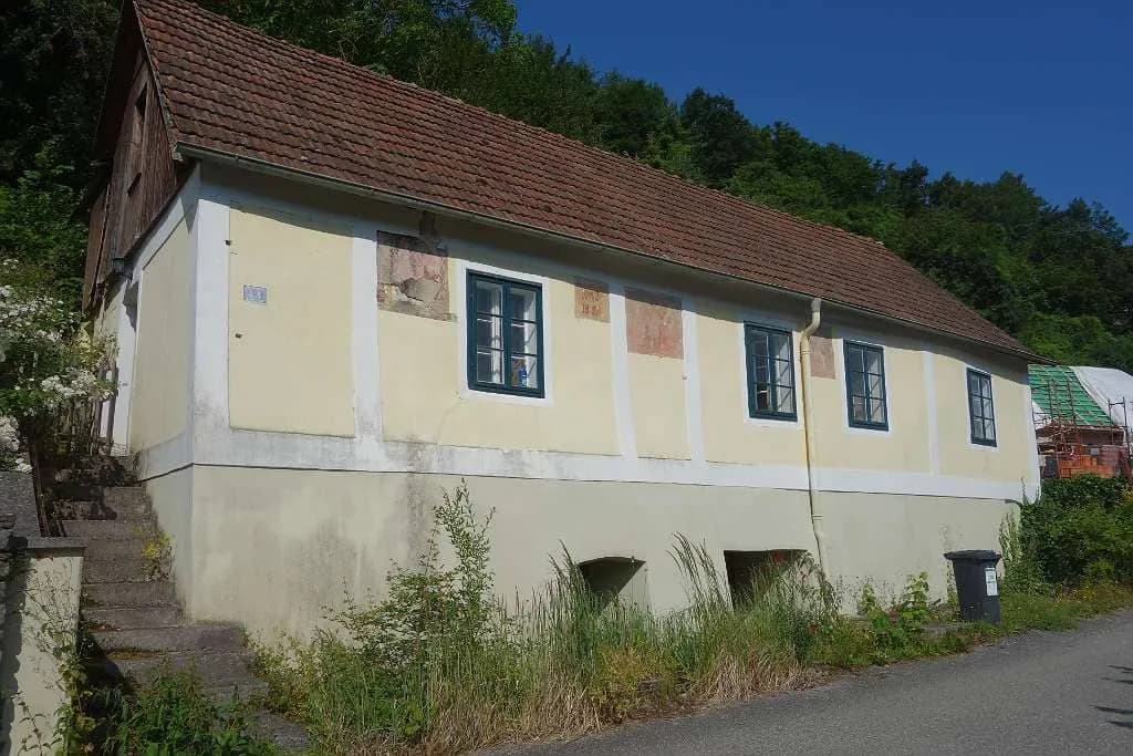 5-Zimmer-Haus kaufen in Krems Land – 85 m², € 68.000 – Bild 1 von 36