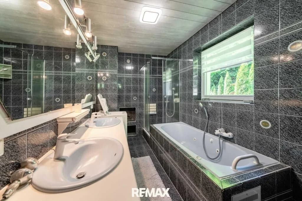Gewerbeimmobilie kaufen in Kufstein – 365 m², € 2.200.000 – Bild 12 von 20