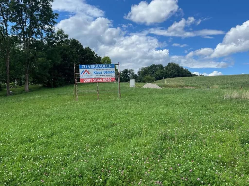 Grundstück kaufen in Vöcklabruck – 800 m², € 104.000 – Bild 1 von 5