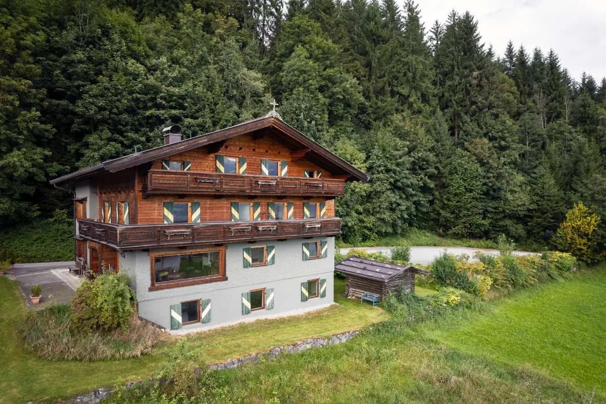 16-Zimmer-Gewerbeimmobilie kaufen in Kitzbühel – 557 m², € 1.650.000 – Bild 1 von 13