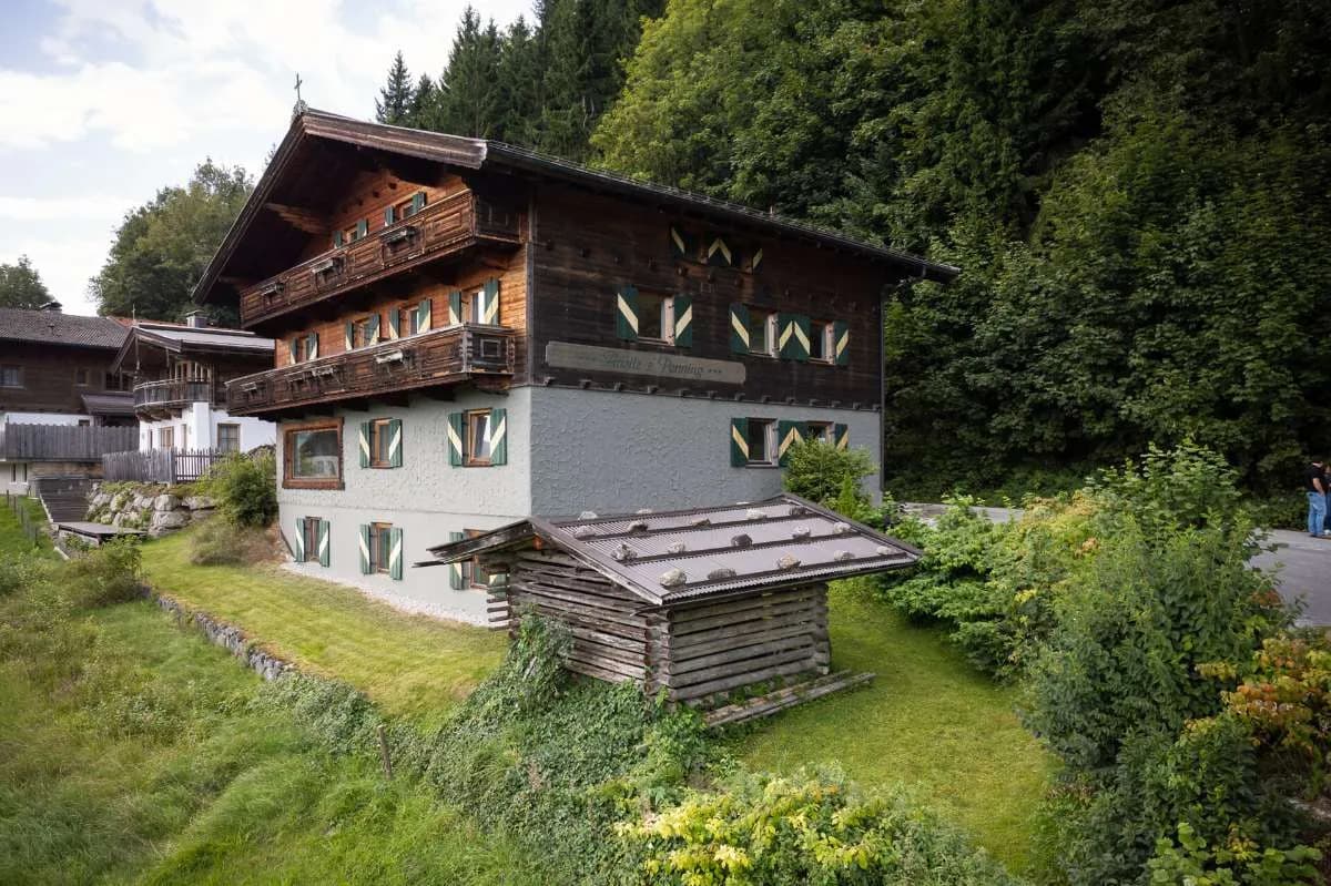16-Zimmer-Gewerbeimmobilie kaufen in Kitzbühel – 557 m², € 1.650.000 – Bild 3 von 13
