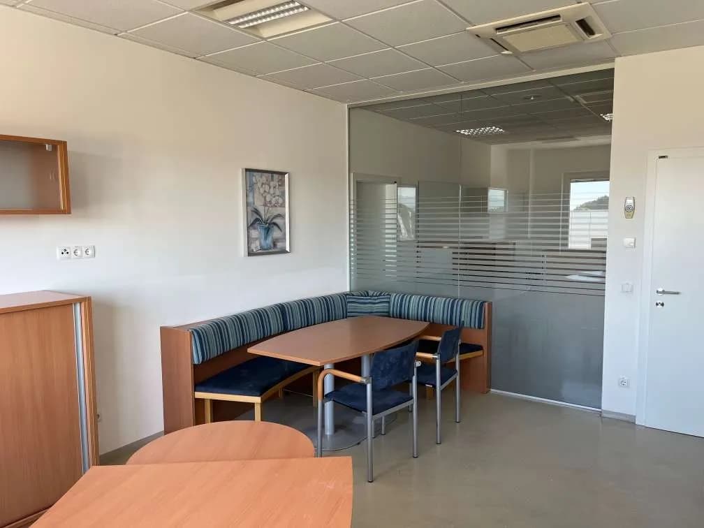 3-Zimmer-Gewerbeimmobilie mieten in Wels-Land – 80 m², € 599 – Bild 8 von 12