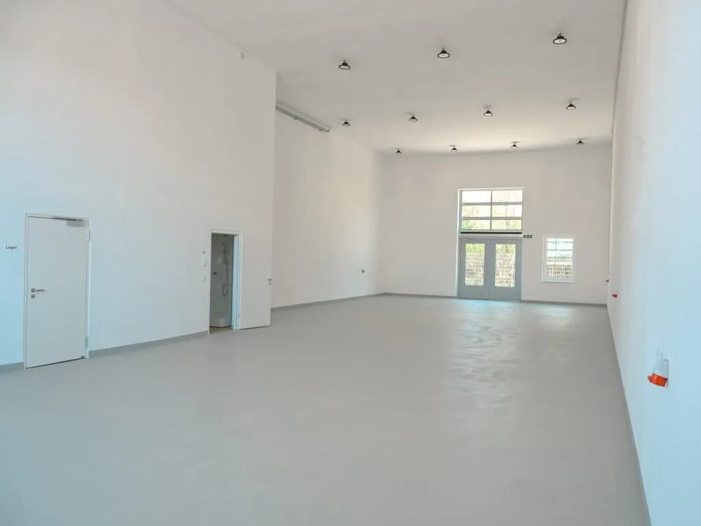 Gewerbeimmobilie mieten in Baden – 296 m²
