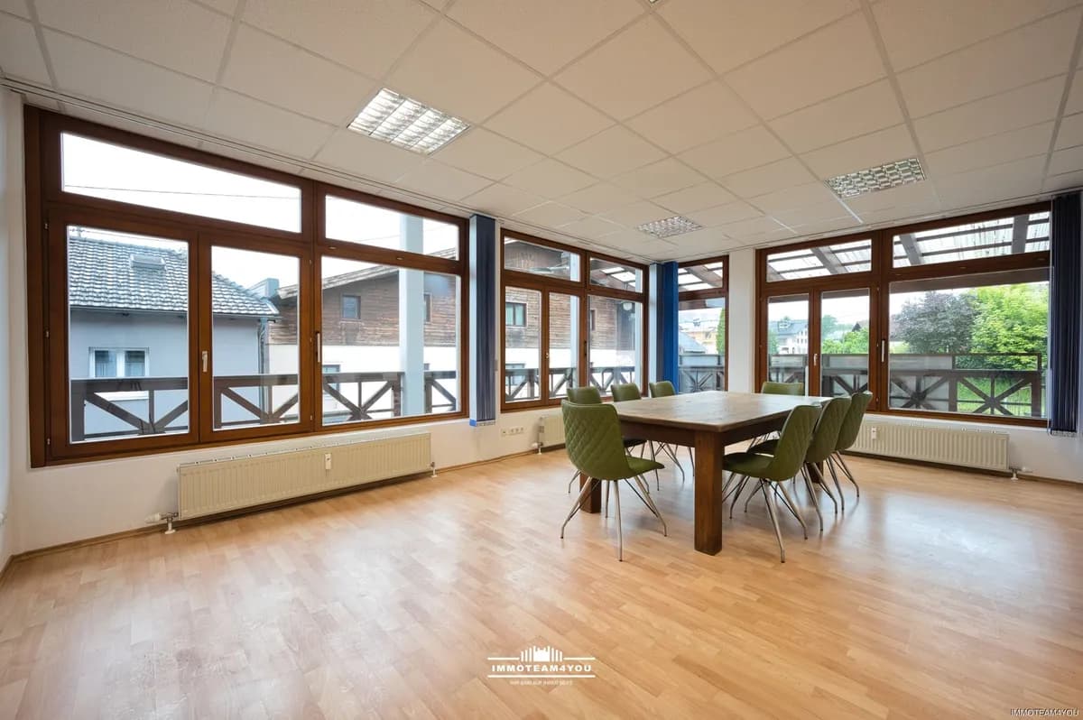 2-Zimmer-Gewerbeimmobilie mieten in Vöcklabruck – 117 m², € 1.130 – Bild 1 von 11