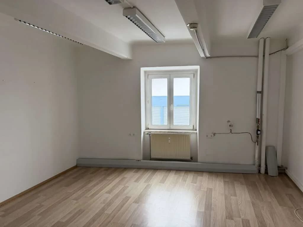 Gewerbeimmobilie mieten in Wels – 100 m² – Bild 14 von 17