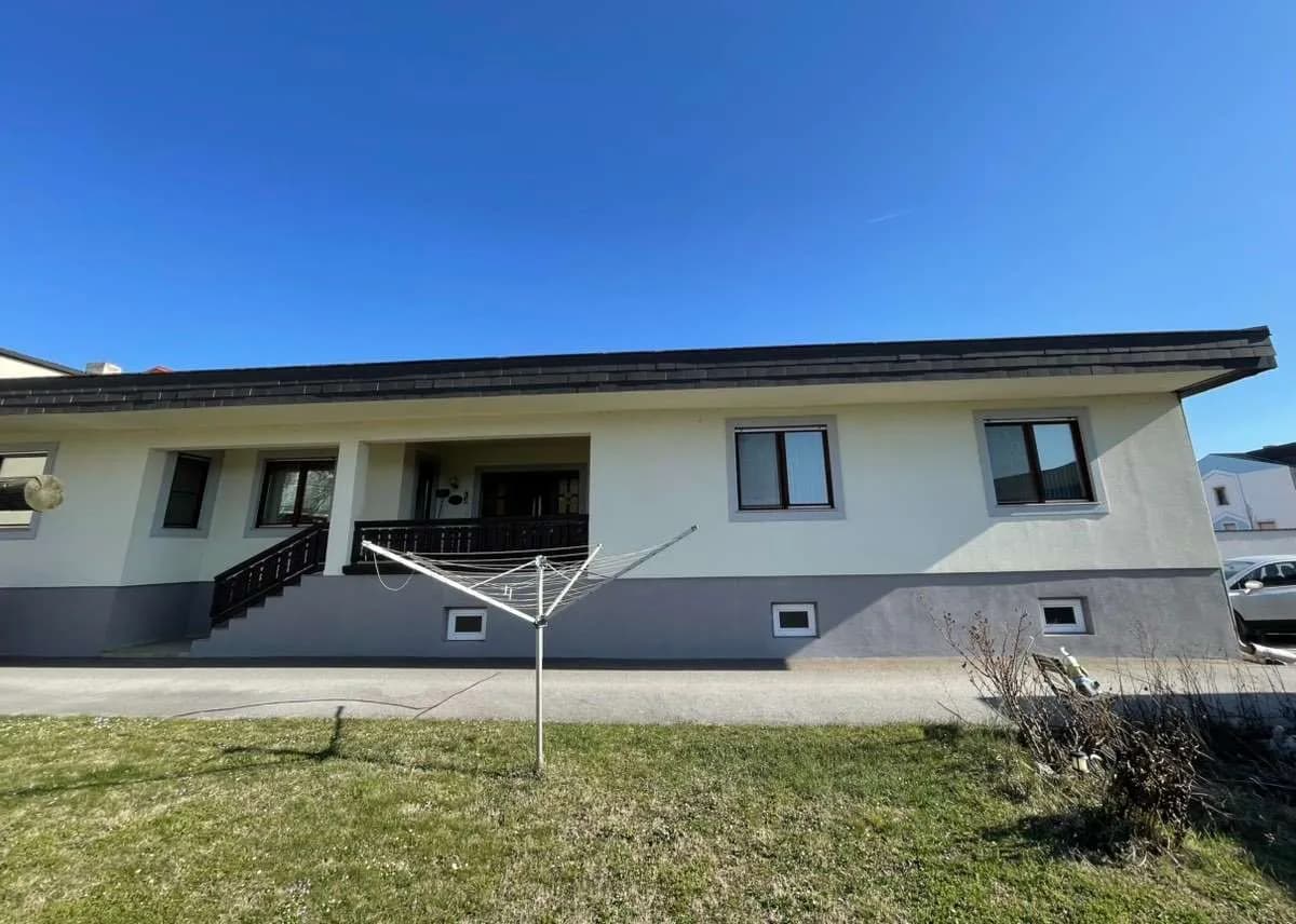 5-Zimmer-Haus mieten in Neusiedl am See – 145 m², € 1.370 – Bild 1 von 13