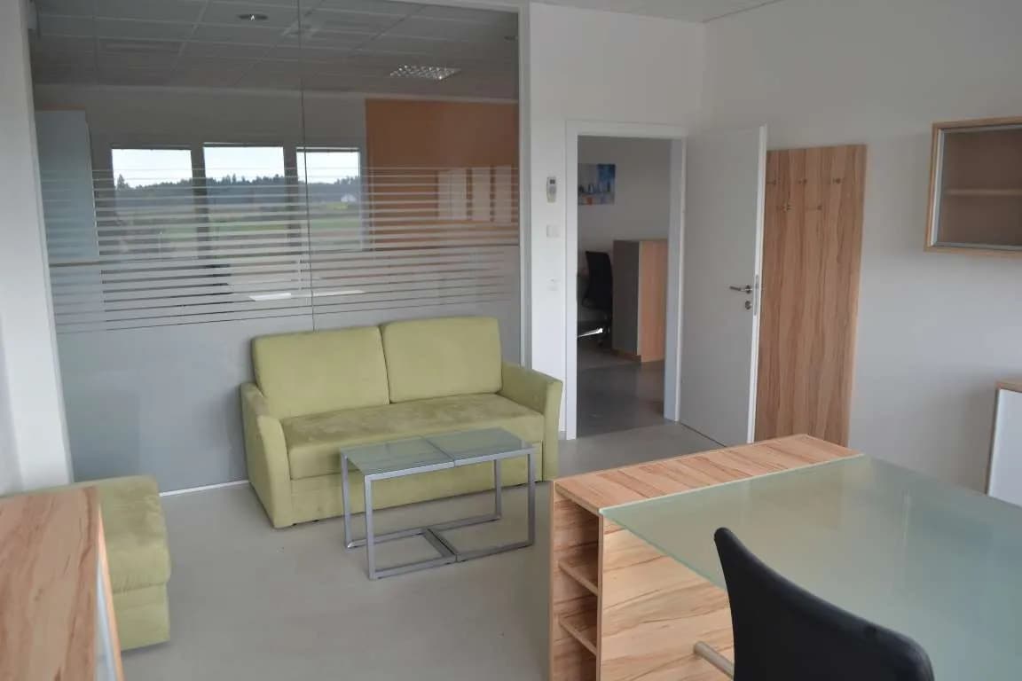 1-Zimmer-Gewerbeimmobilie mieten in Wels-Land – 1 836 m², € 212 – Bild 4 von 6