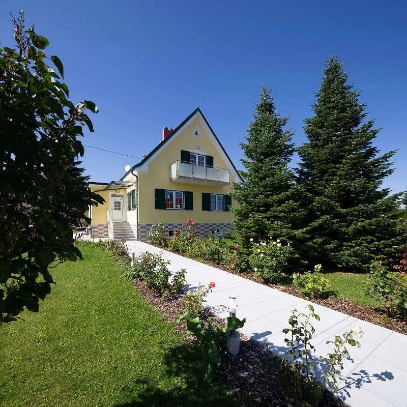 4-Zimmer-Haus mieten in Mattersburg – 176 m², € 2.100 – Bild 1 von 19