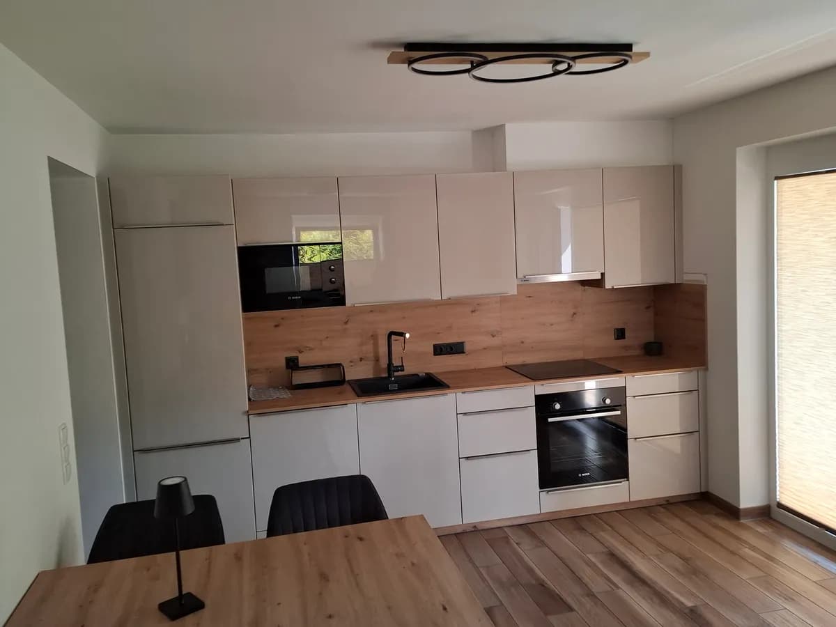 2-Zimmer-Wohnung mieten in Schwaz – 53 m², € 1.300 – Bild 1 von 8