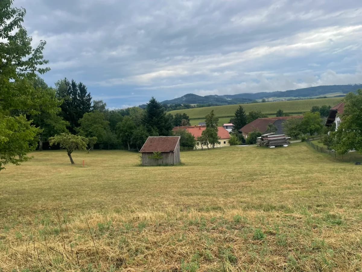 Grundstück kaufen in Grieskirchen – 2 145 m², € 230.000