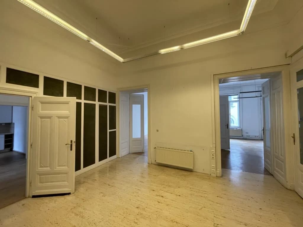 8-Zimmer-Gewerbeimmobilie mieten in Wien – 303 m², € 8.269