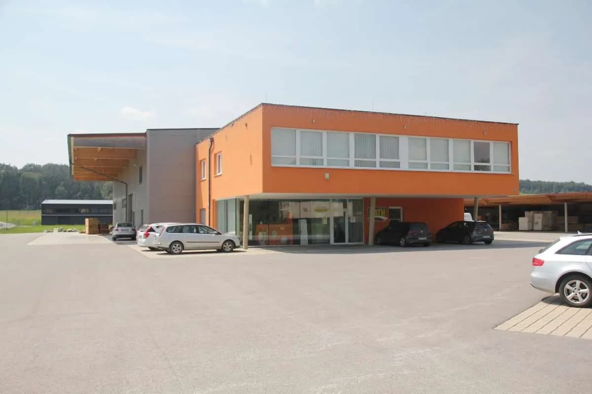 Gewerbeimmobilie mieten in Weiz – 337 m², € 8