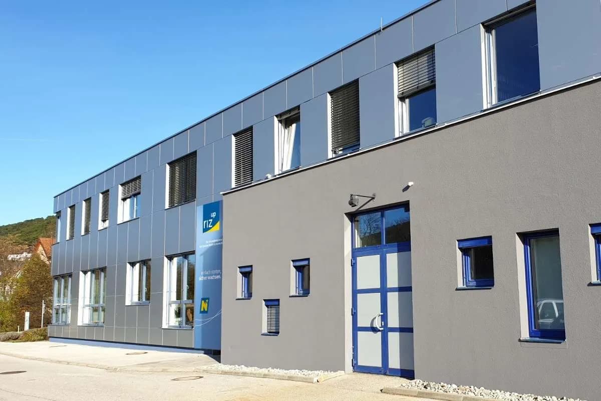 Gewerbeimmobilie mieten in Baden – 30 m², € 430