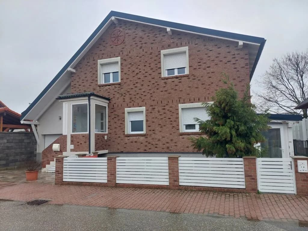7-Zimmer-Haus kaufen in Bruck an der Leitha – 260 m², € 450.000