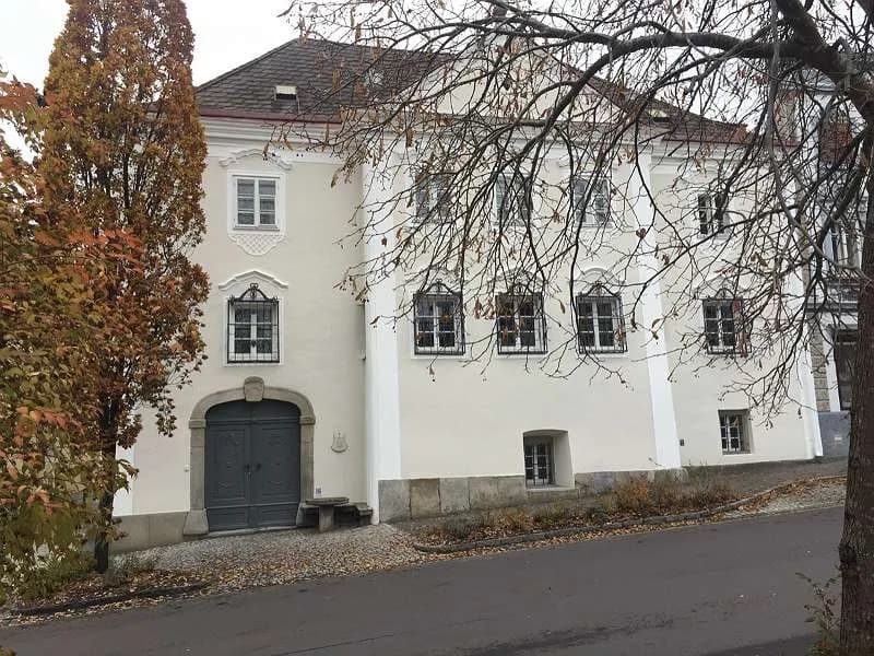 5-Zimmer-Gewerbeimmobilie mieten in Rohrbach – 270 m², € 3.872