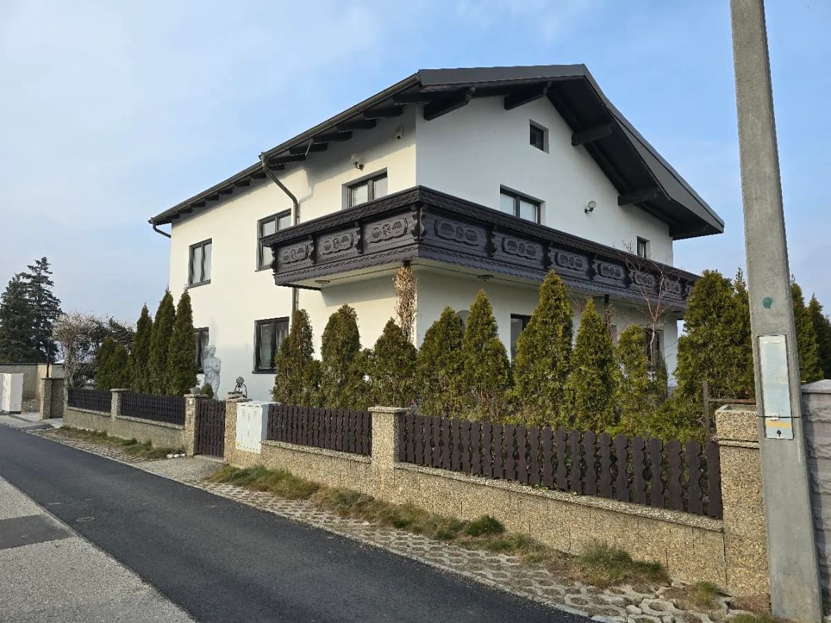 Gewerbeimmobilie mieten in Baden – 120 m², € 1.200