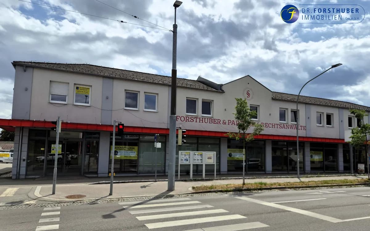 Gewerbeimmobilie mieten in Baden – 451 m², € 10.226