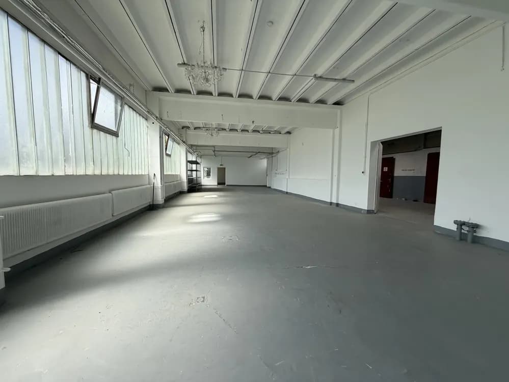 Gewerbeimmobilie mieten in Wien – 720 m², € 5.490