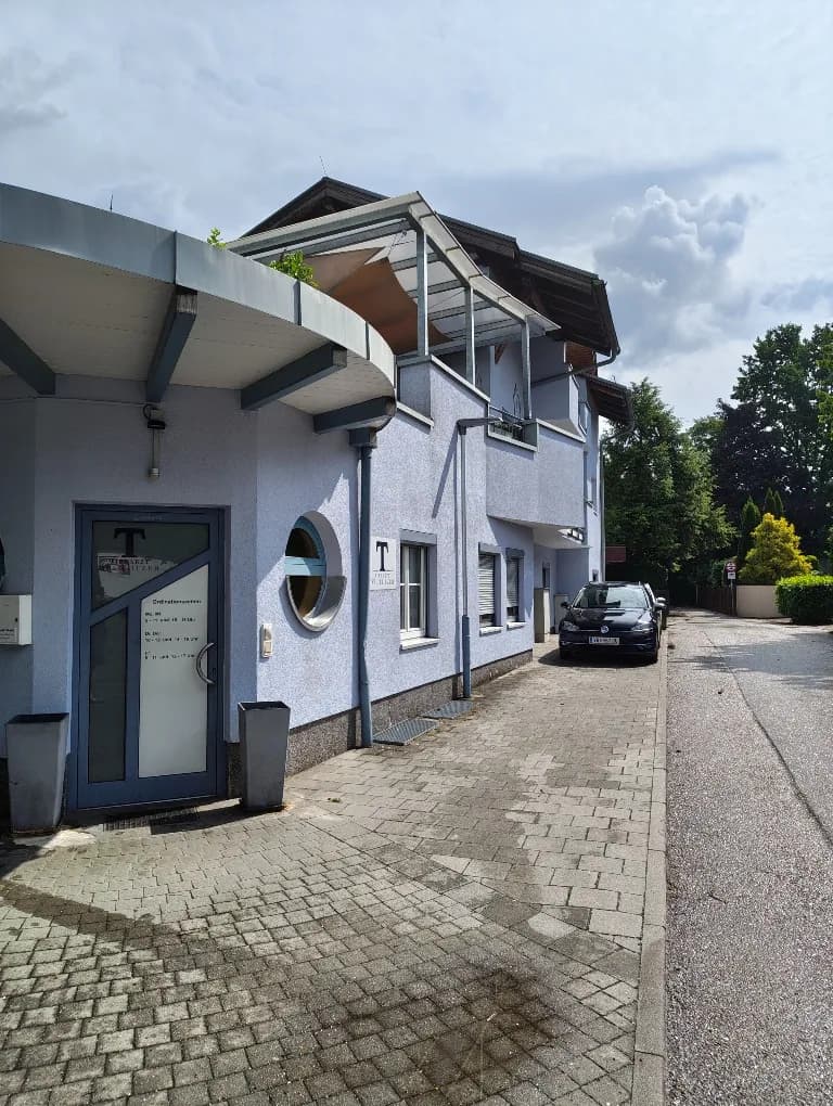 11-Zimmer-Gewerbeimmobilie mieten in Vöcklabruck – 100 m², € 9
