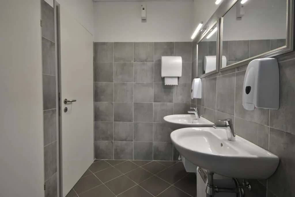 Gewerbeimmobilie mieten in Neunkirchen – 107 m², € 1.496