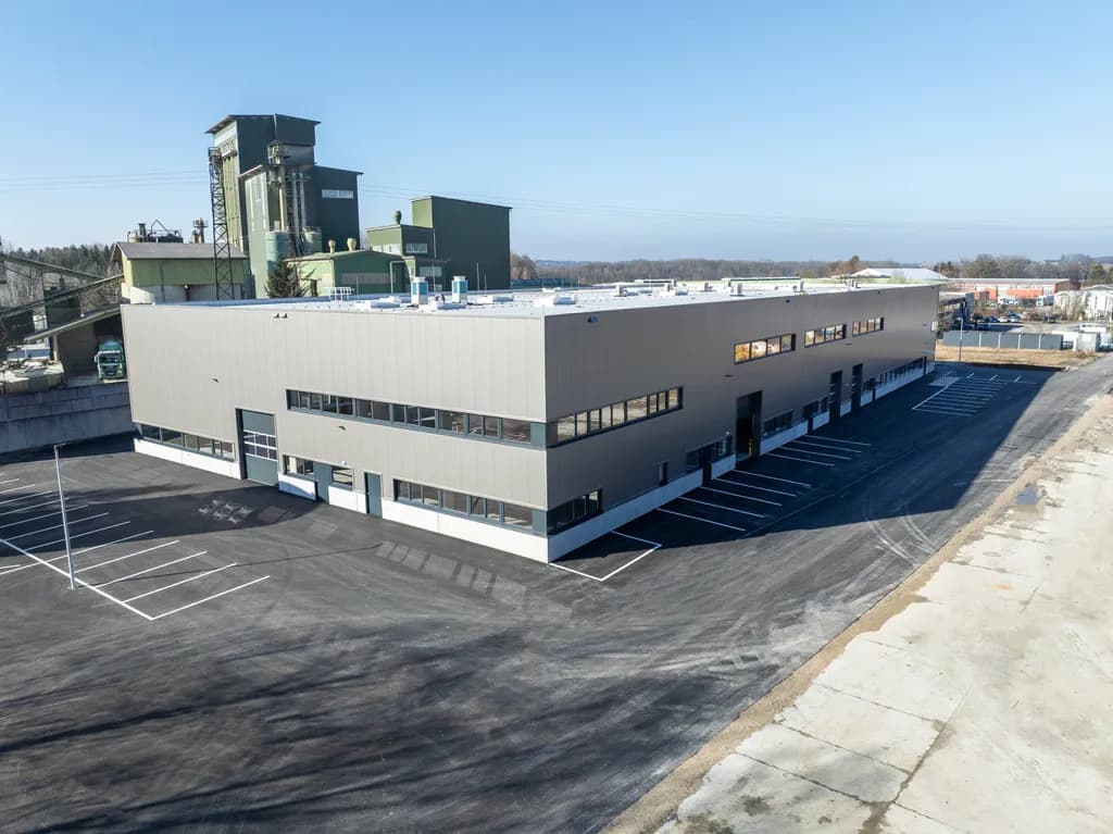 Gewerbeimmobilie kaufen in Salzburg-Umgebung – 1 700 m², € 1.900
